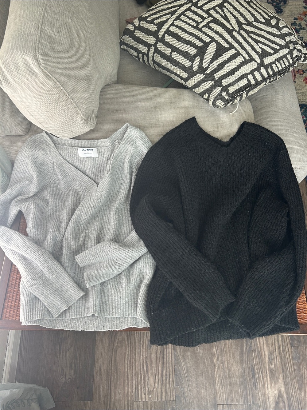 Set of 2 Sweaters